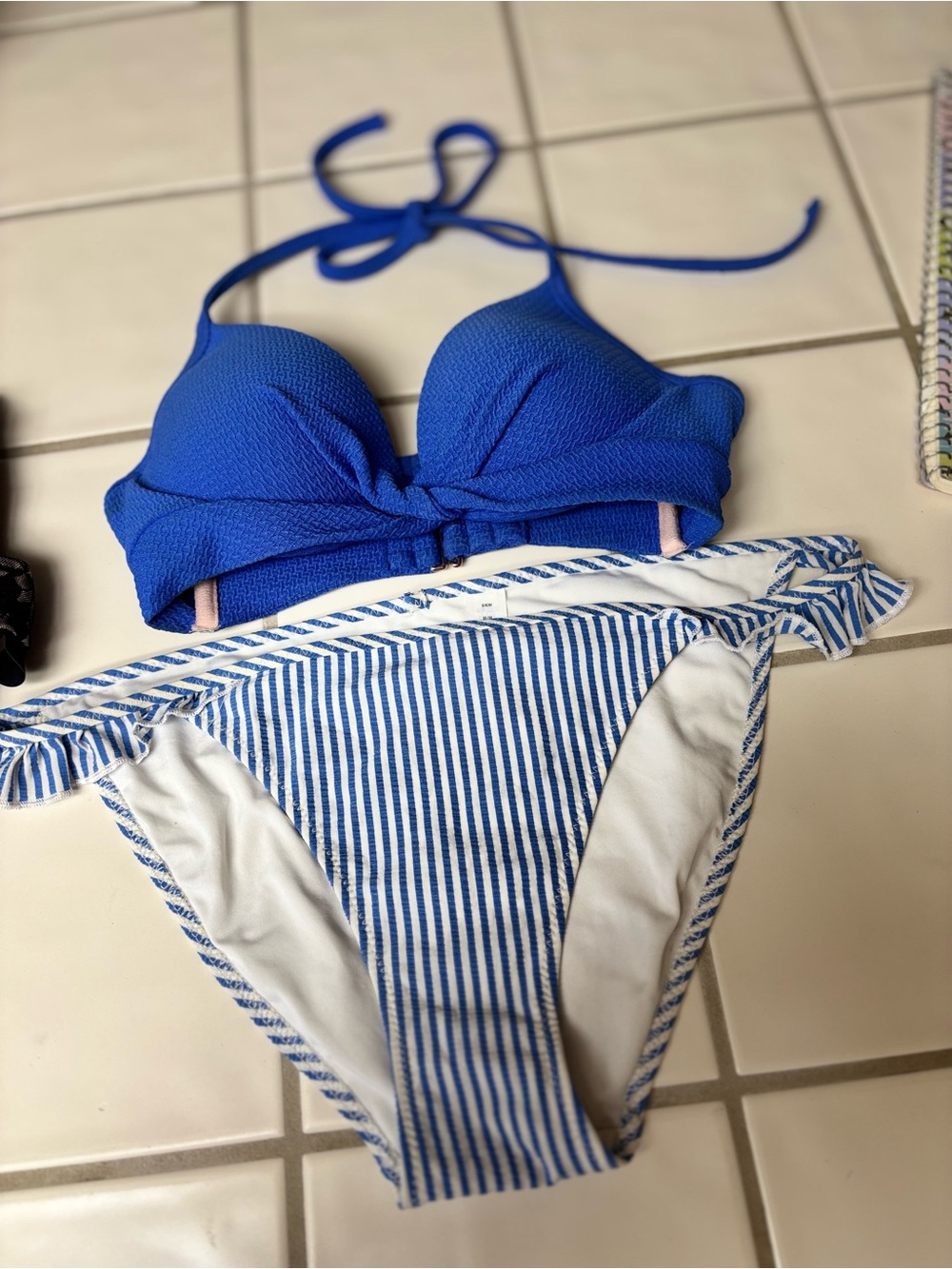 Bikini push-up halter top (Target) 32B with ruffled bottoms (Aerie) size medium